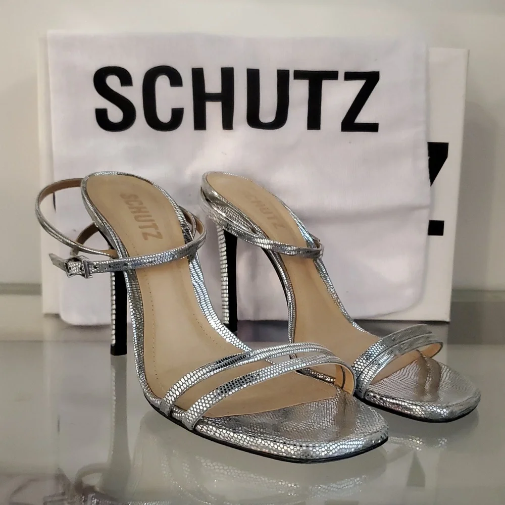 SCHUTZ women’s Metallic Silver Strappy shoe Size 7 With A 4" Heel new in box - Picture 7 of 8